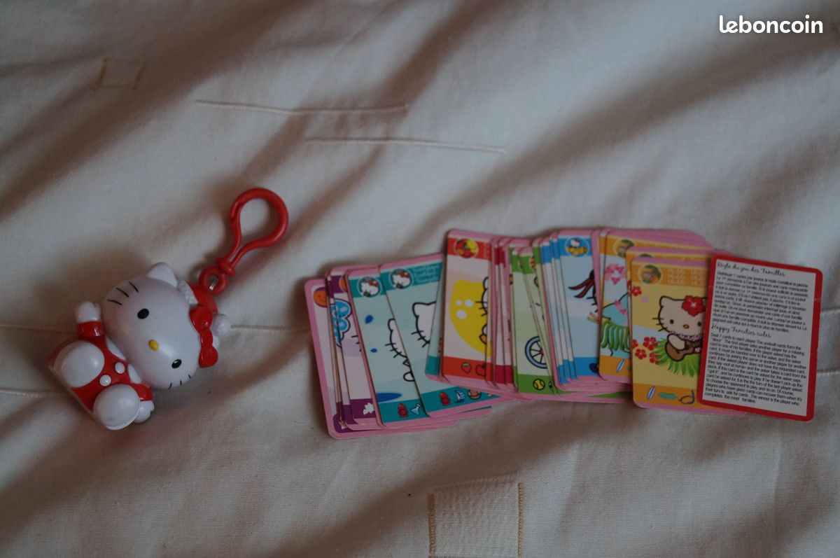 Lot porte clés + jeu 7 familles hello ketty (image 1)
