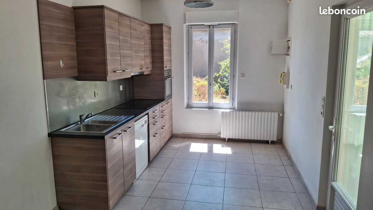 Maison 4 pièces 84 m² · à Laval · 84 m² · 900 €