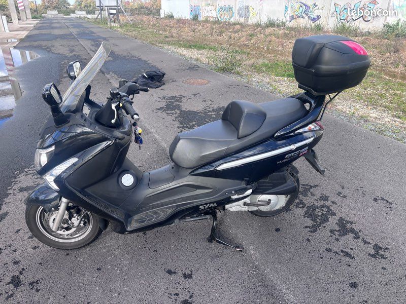 Sym GTS 125 – 03/2012 – 17 800 km – CT vierge – Entretien à jour
