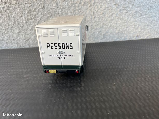 Berliet 130B11 Frigo Laitier Ressons 1/43 IXO Altaya