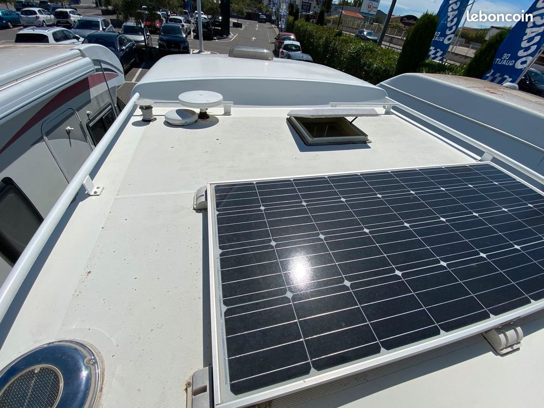 Rapido 730C 6.20m – Gros entretien OK Prêt à voyager Attelage, porte-moto, panneau solaire (image 5)