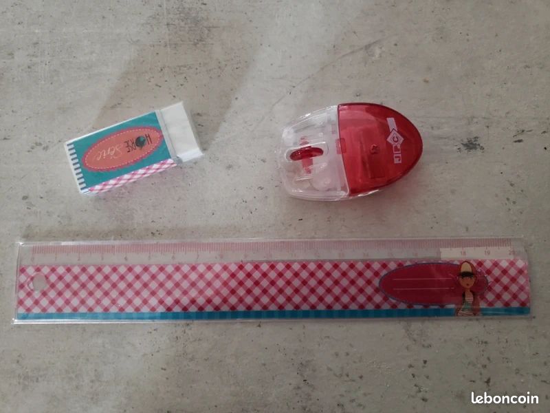 Kit Papeterie Noël 6 Pièces Rouge - Crayons, Gomme, Taille-crayon, Règle, Bloc-note - Cadeau Enfant étudiant