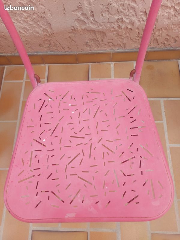Chaise en fer originale (image 2)