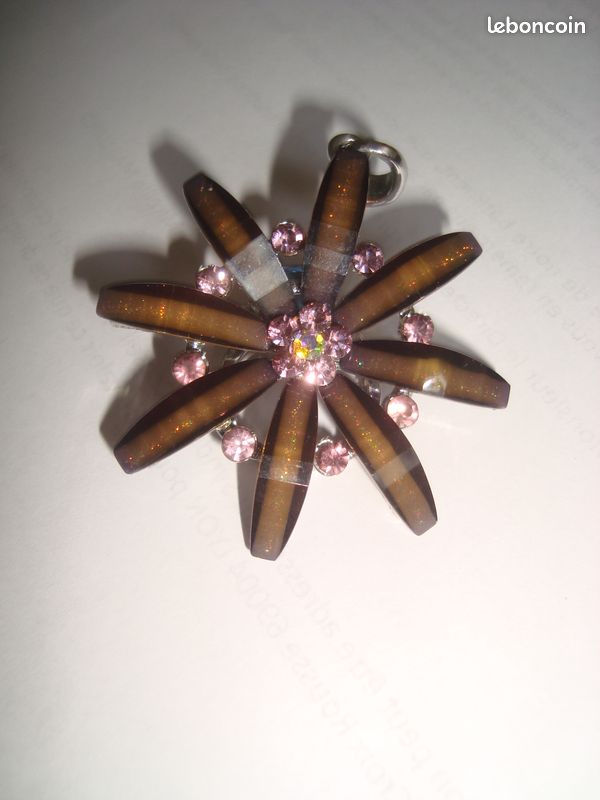 Pendentifs et colliers (image 4)