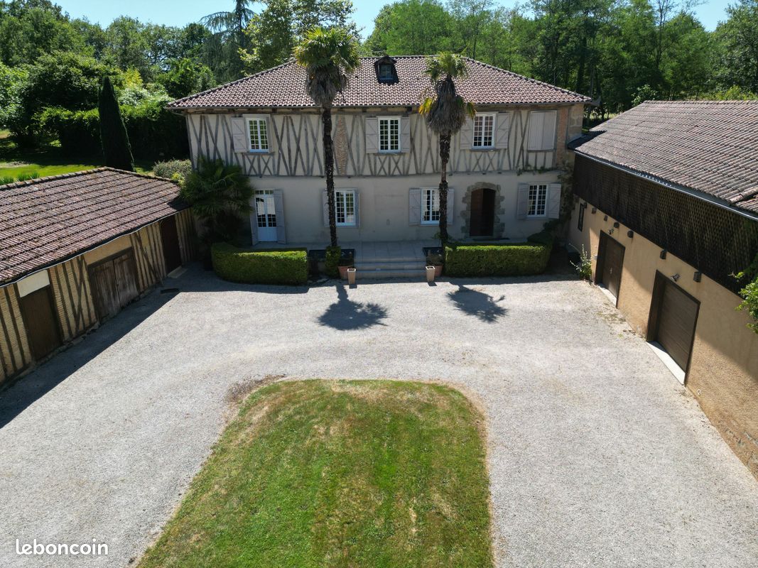 Maison 5 pièces 263 m² · à Berdoues · 263 m² · 789 000 €