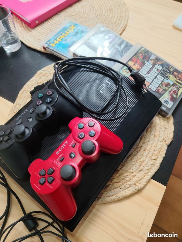 LOT PS3 Ultra Slim 500 Go + 4 Manettes (3 DS3 + 1 Sixaxis) + Câbles – Occasion