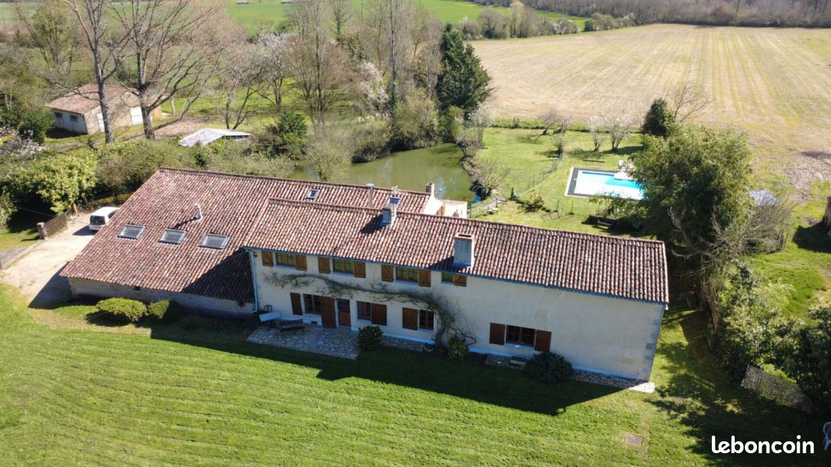 Maison 8 pièces 317 m² · à Gizay · 317 m² · 349 500 €
