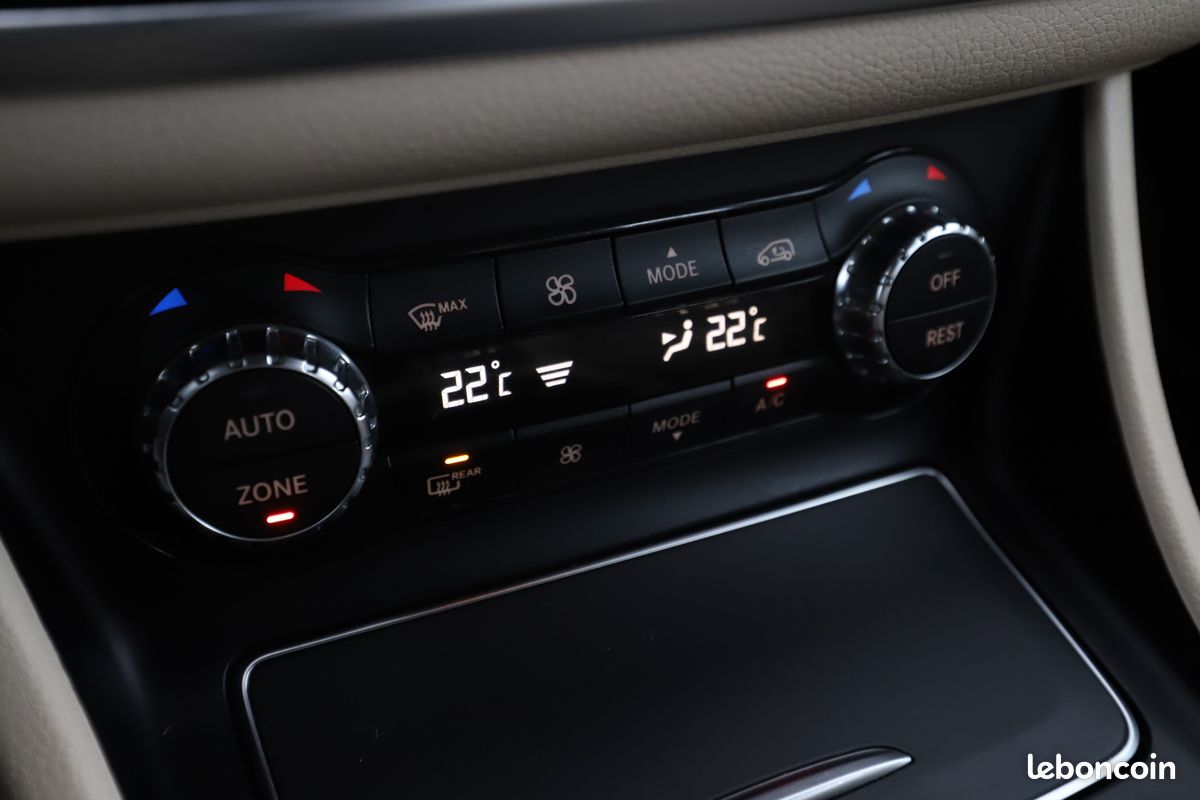 Mercedes-Benz GLA 200 d Inspiration 7G-DCT 136 ch (image 25)