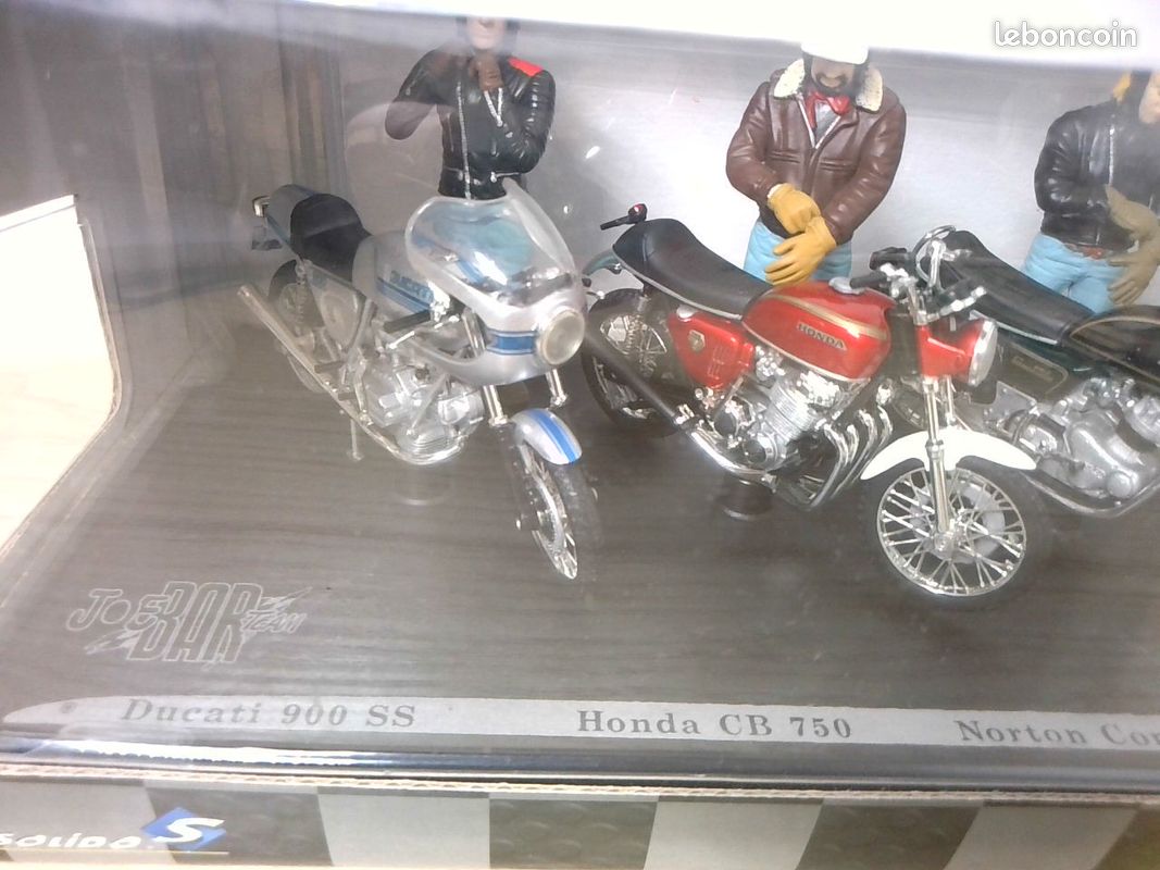 Motos miniatures Solido sous boîte fermée