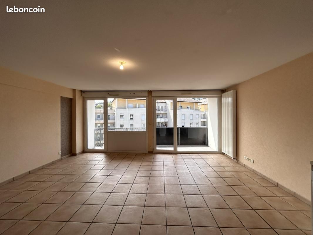 Appartement 3 pièces 70 m² · à Chambéry · 70 m² · 864 €/mois