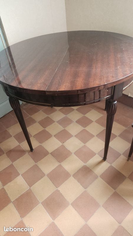 Table et ses chaises (image 1)