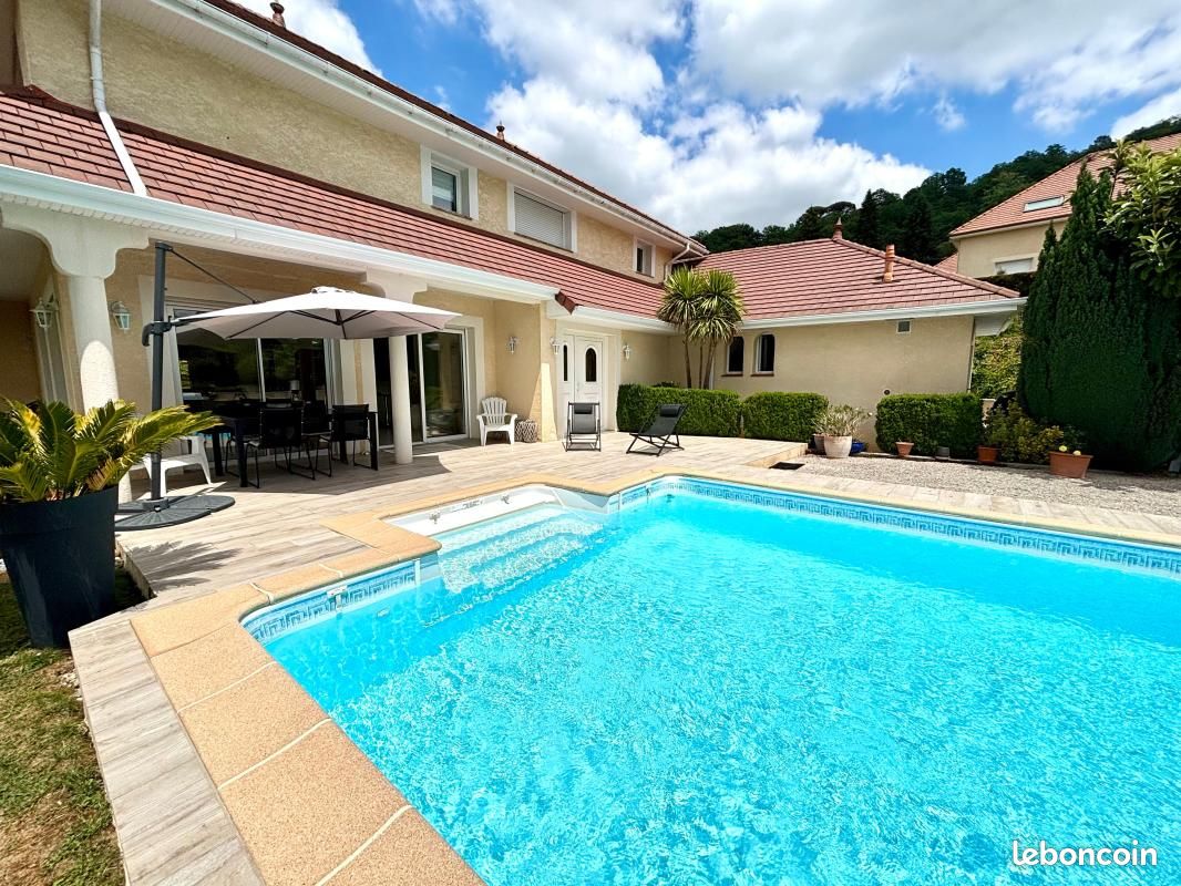 Maison 6 pièces 212 m² · à Gan · 212 m² · 523 000 €