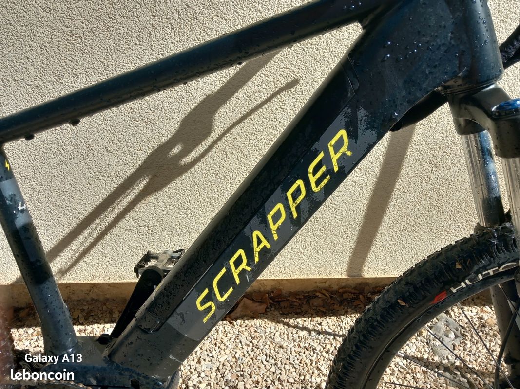 Vtt electrique scrapper exc4 comme neuf Vélos
