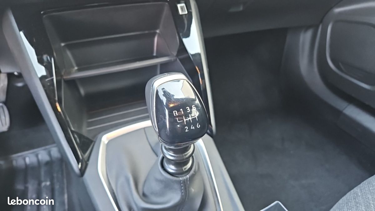 Peugeot 2008 100 SS BVM6 STYLE (image 23)