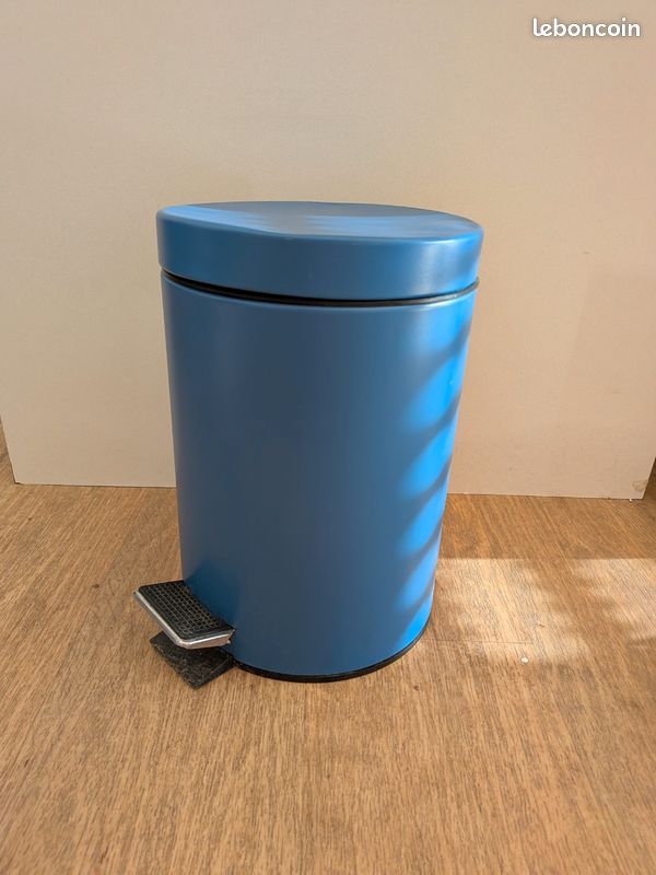 Poubelle salle de bain (image 1)