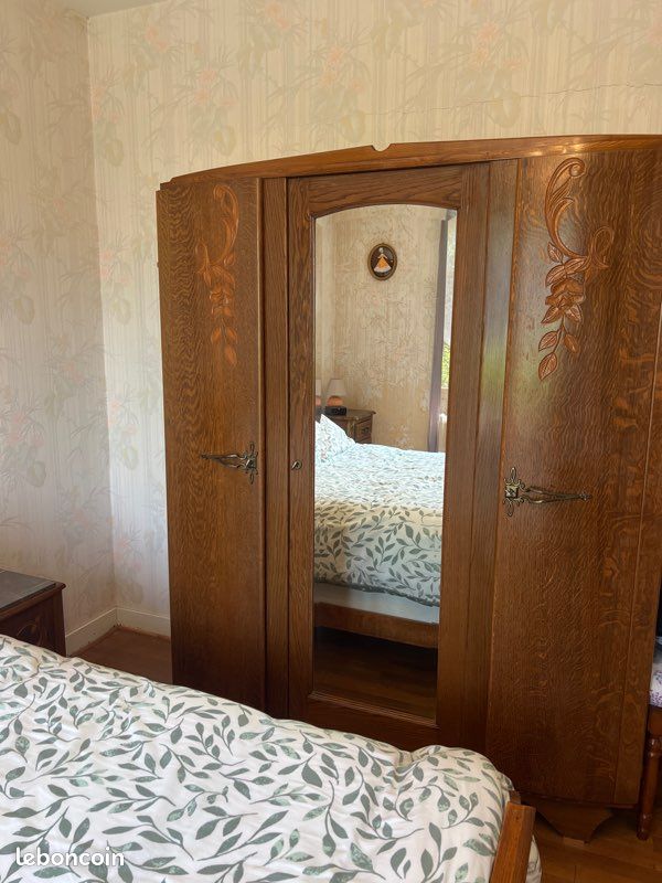 Chambre vintage en bois massif lit armoire chevet (image 3)