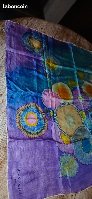 Foulard Carré Vintage JEAN PATOU Paris - 100% Soie, Fait Main, Motif Géométrique Orange