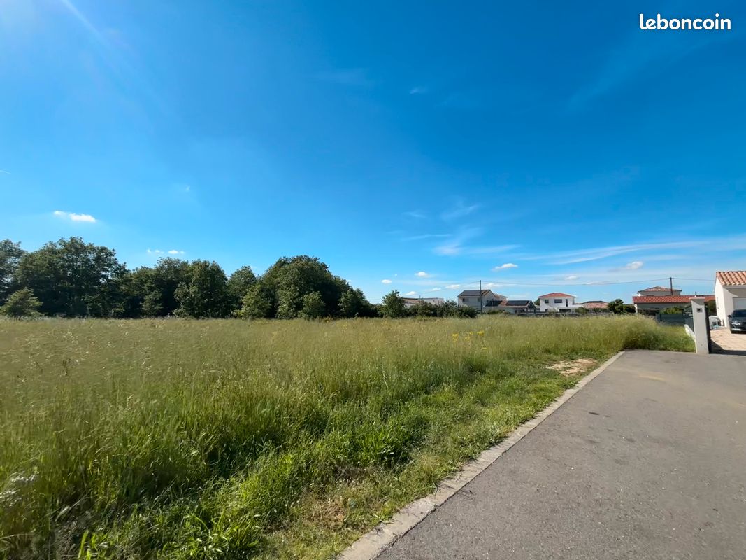Terrain 700 m² · à Cornebarrieu · 169 000 €