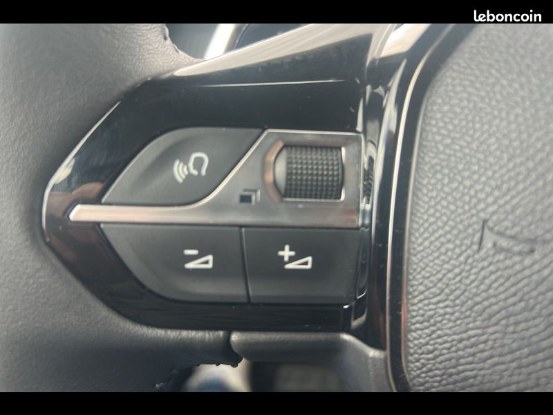 Peugeot 2008 Hybrid 136 e-DCS6 Style (image 13)