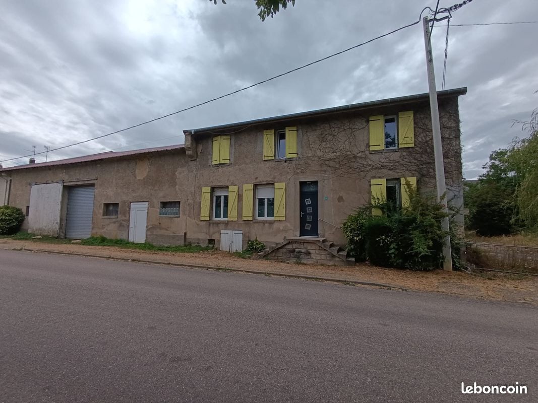Maison 7 pièces 250 m² · à Maucourt-sur-Orne · 250 m² · 96 000 €