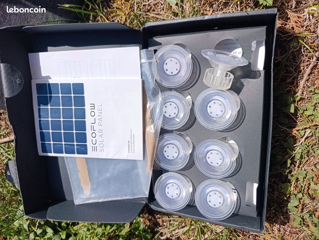 Panneau solaire ecoflow 110W avec sa housse et son câble (image 2)
