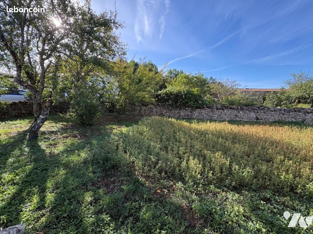 Terrain 375 m² · à La Crèche · 375 m² · 26 300 €
