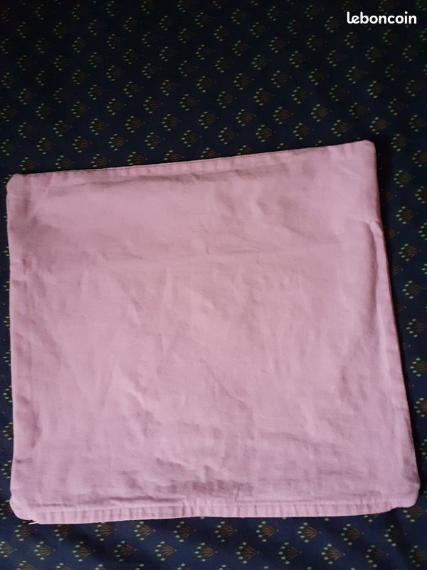 Housse de coussin rose (image 1)