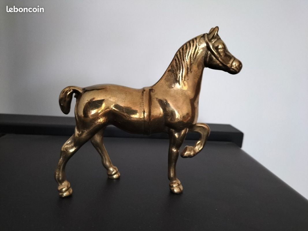Cheval métal doré (image 1)