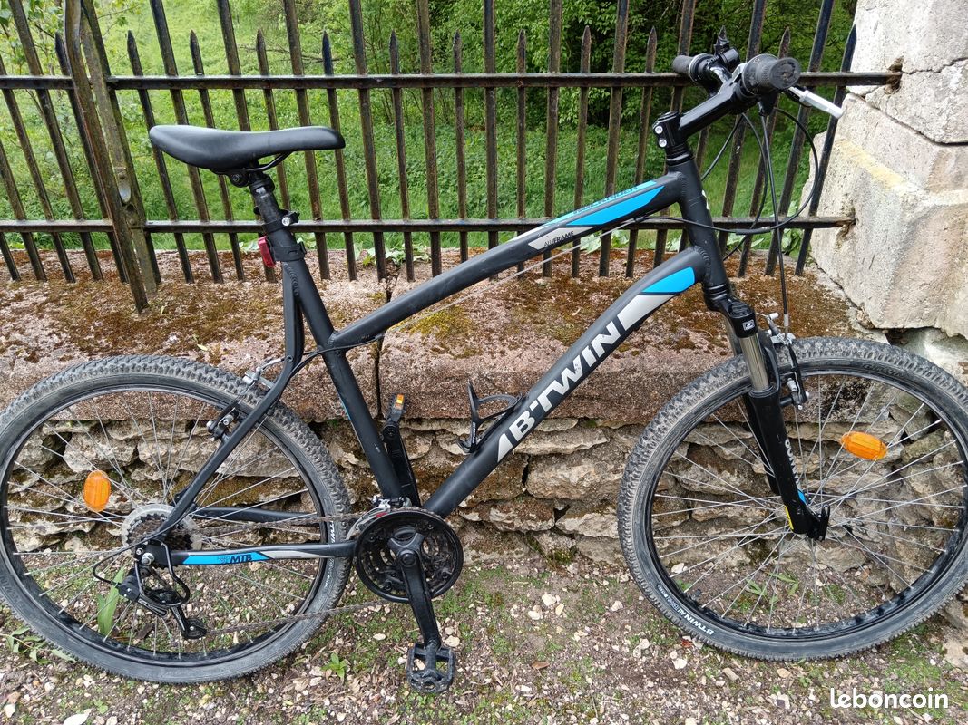 VTT Decathlon Cadre Alu Taille XL vitesses Vélos