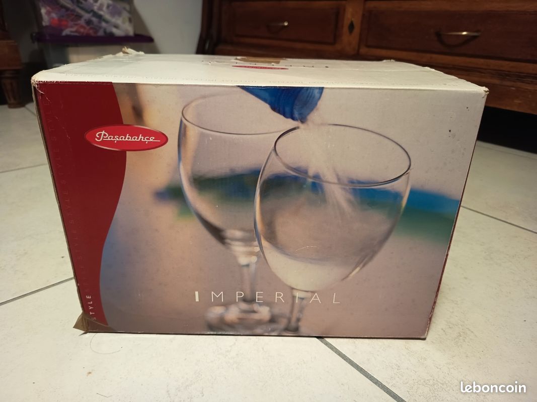 Lot de 6 verres dégustation
En parfait état (ils ont servi une fois ou 2)
Fournis avec leur carton d'emballage.
Remis en main propre (image 5)