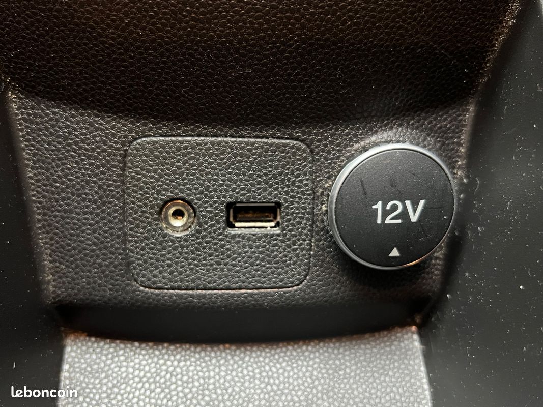 Ford fiesta 1.0 scti 100 titanium - gps - bluetooth - clim auto - suivi entretien - faible kilometrage (image 28)
