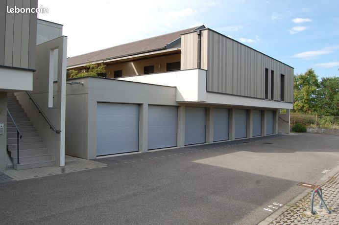COLMAR : Très beau F3 Proche rue Michelet 1er et dernier étage