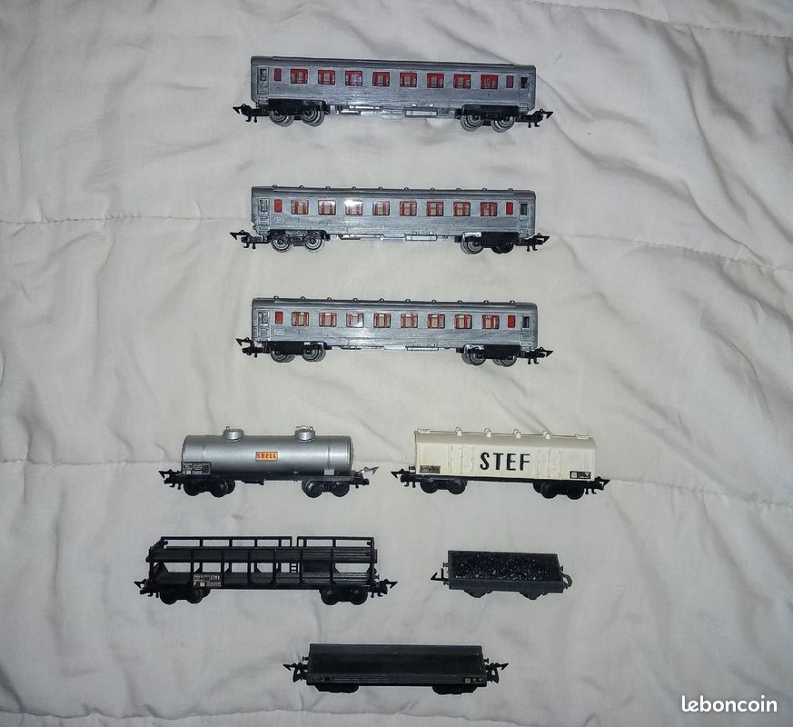 Lot de wagons voyageurs et marchandise "Jouef" vintage (image 1)