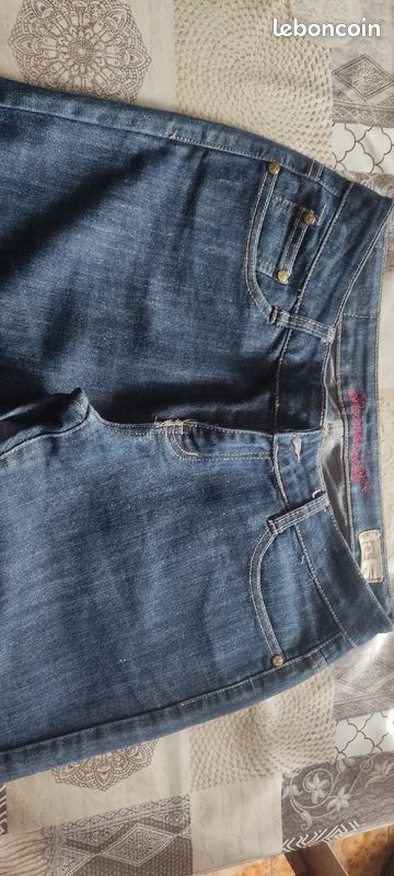 Vend jean pailleté (image 2)