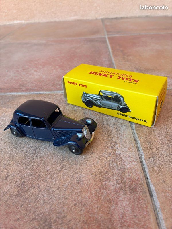 Ancienne dinky toys citroen traction 11 BL avec malle noir 24 N