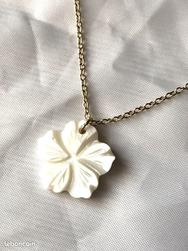 Collier Pendentif Fleur Coquillage Blanc Plage Bijou Doré Fantaisie Hommes Femmes (image 1)