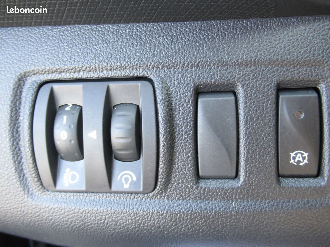 Renault CLIO IV TCE 90 CV ZEN Business ECO2 (image 16)