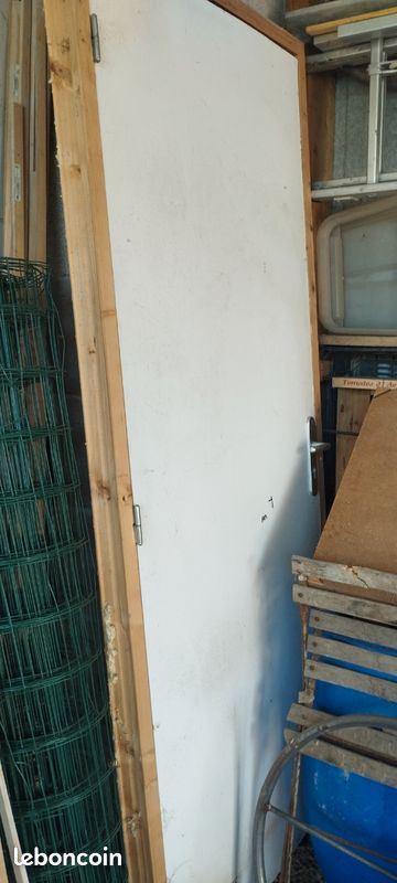 Porte de service avec bati (image 1)