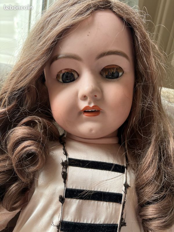 Grandes Poupées anciennes Têtes et Pieds porcelaine, yeux fixes