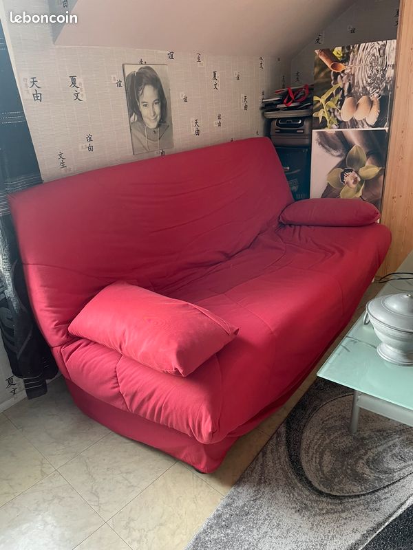 Vends canapé clic clac house rouge avec rangement et bon matelas cause déménagement (image 2)