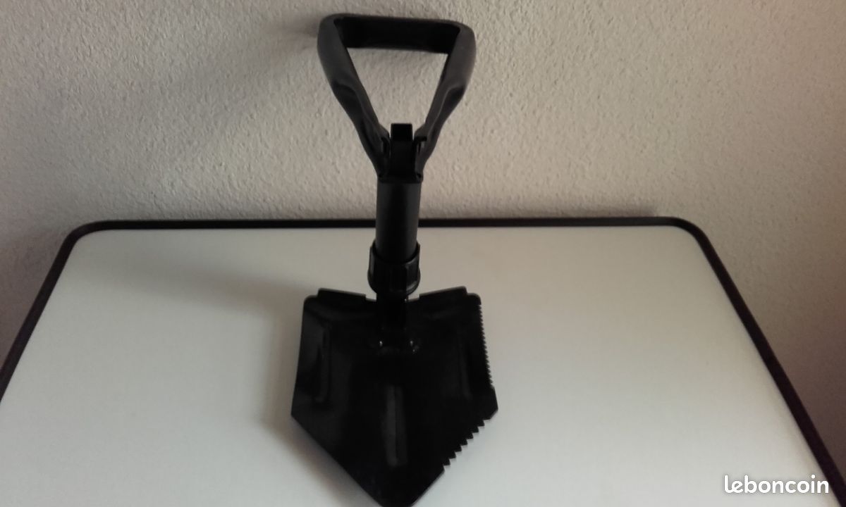 Une pelle usa pliable (image 1)