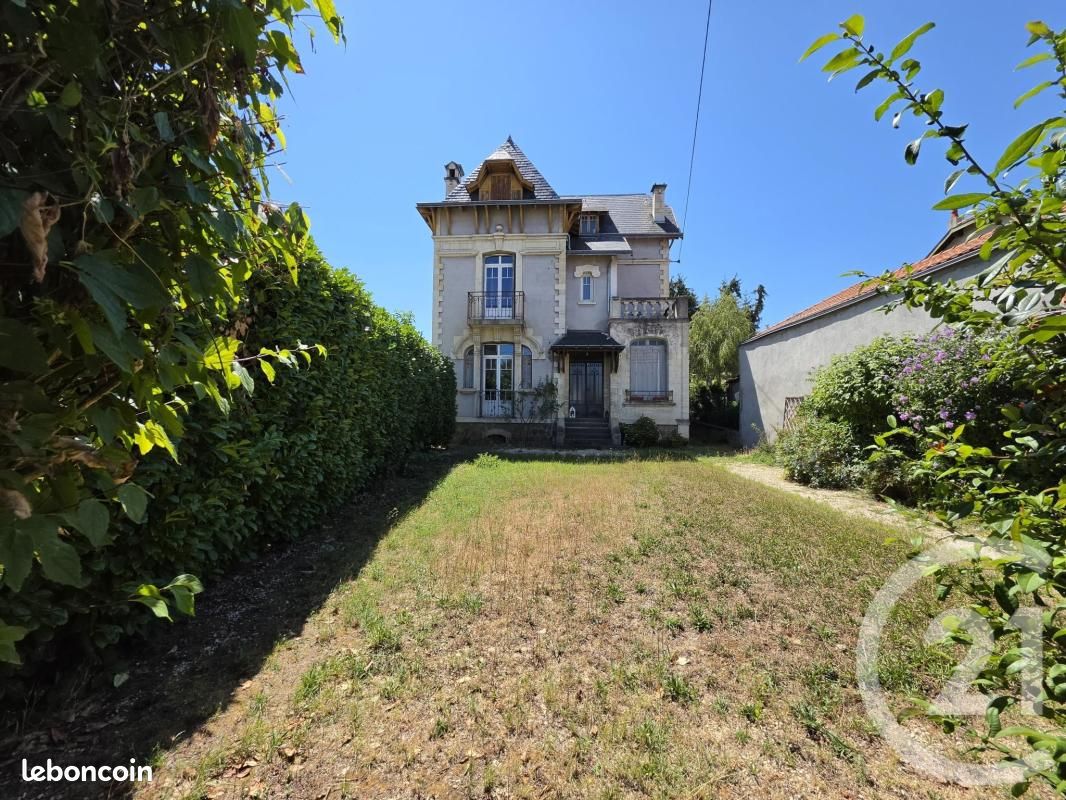 Maison 8 pièces 220 m² · à Brioude · 220 m² · 219 000 €