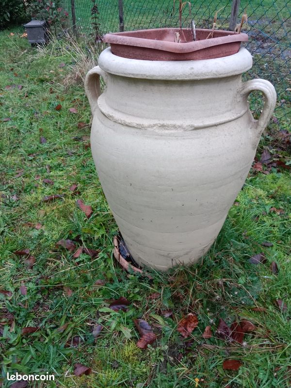 Cache pot en resine (image 1)