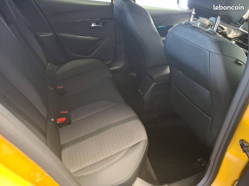 Peugeot 208 PureTech 100 S&S BVM6 Allure (image 16)