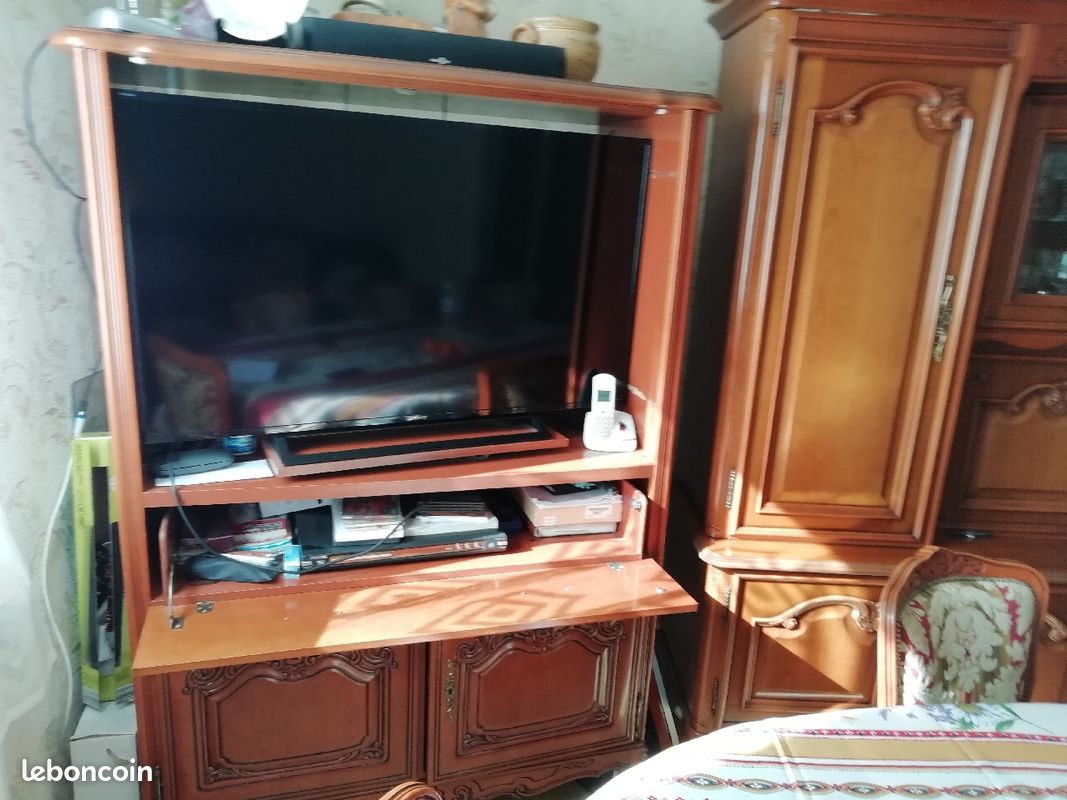 Bonjour, living et meuble télé à donner, disponible à partir du 21 mai (image 1)
