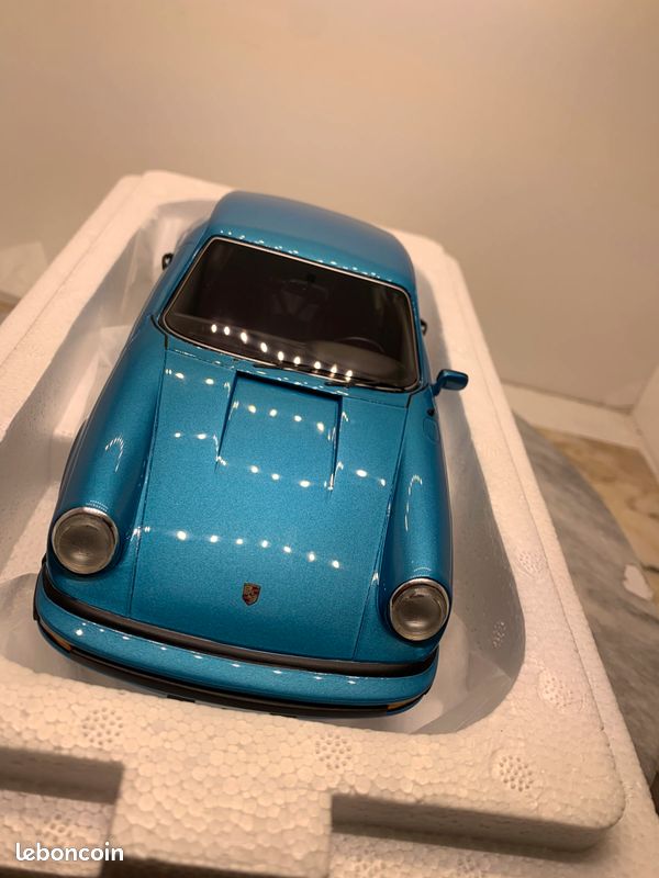Porsche 911 Coupé bleue Schuco 1/18 (image 5)