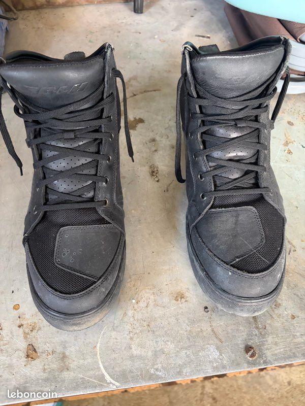 Vend chaussure moto (image 1)