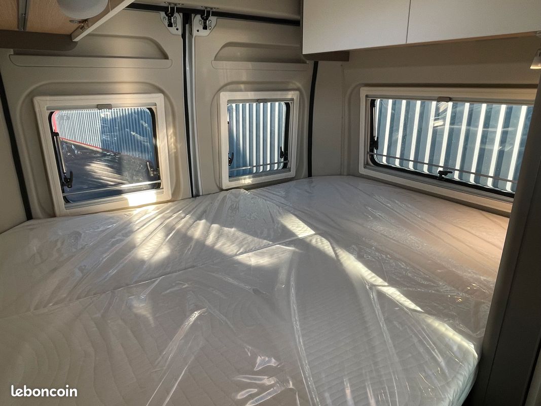 Fourgon Aménagé LMC INNOVAN 600 Fiat Ducato 2l2 140ch / Moins de 6 m / Store Ext / Grande soute / innovan600 /LMC600 (image 7)