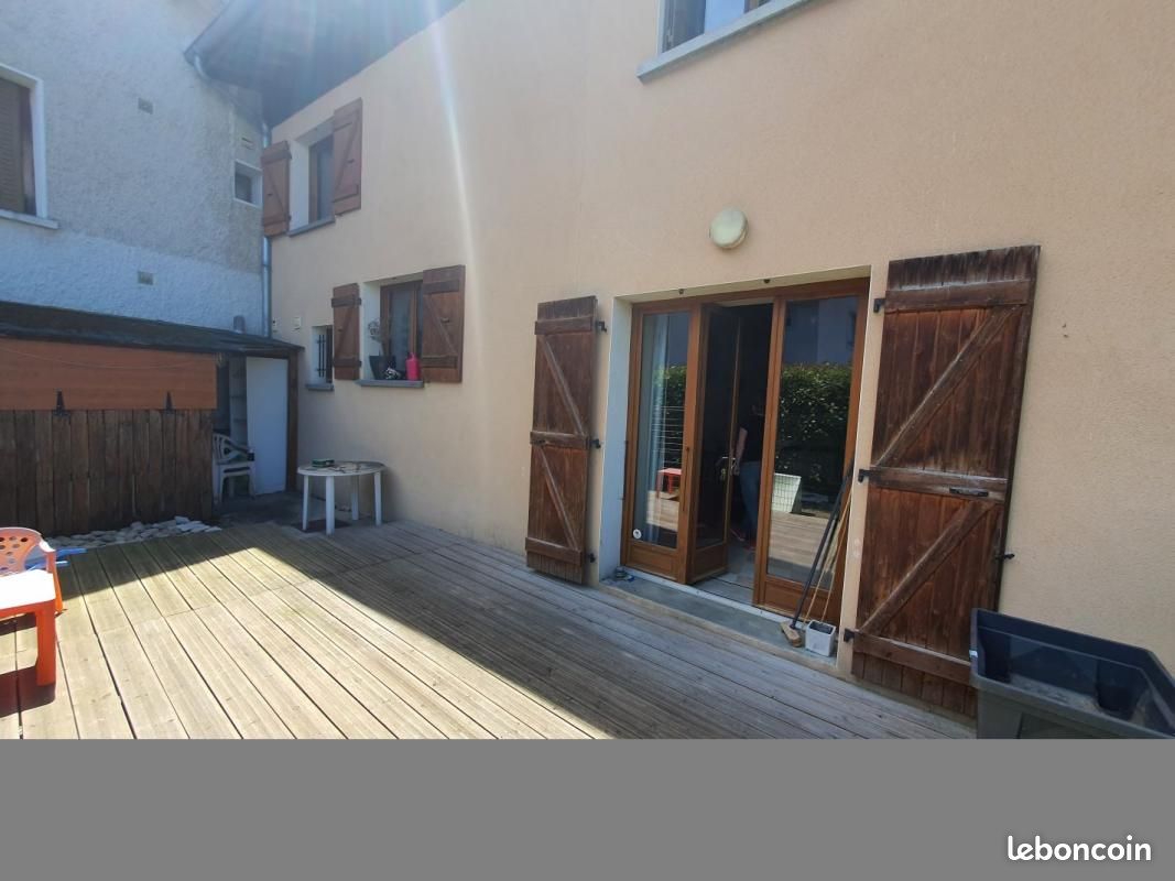 Immeuble 1 pièce 290 m² · à Saint-Jean-de-Niost · 290 m² · 525 000 €