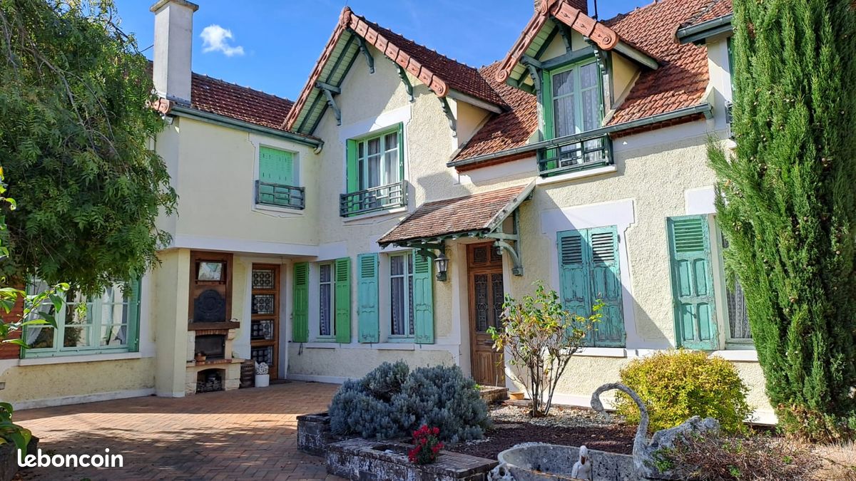 Maison 11 pièces 280 m² · à Payns · 280 m² · 185 000 €